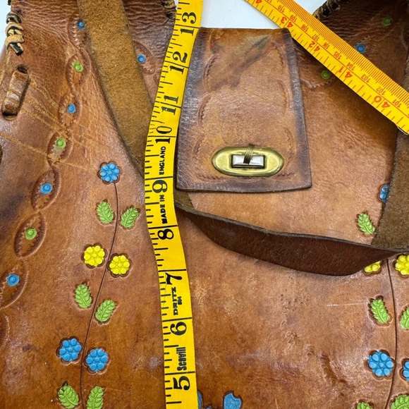 70’s hand tooled floral embossed leather saddle bag shoulder bag. Boho - Picture 5 of 6